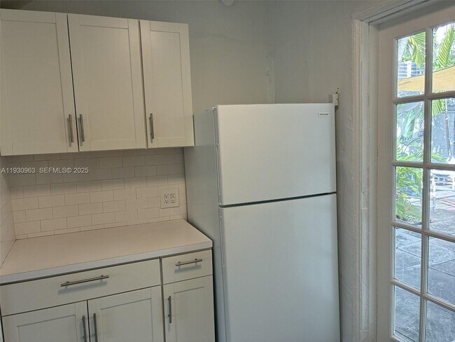 Building Photo - 2469 Flamingo Pl