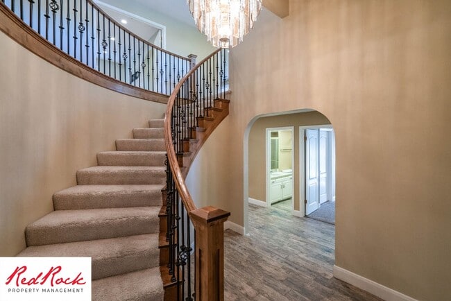 Building Photo - Spacious 5 Bedroom Home in A Quiet Communi...