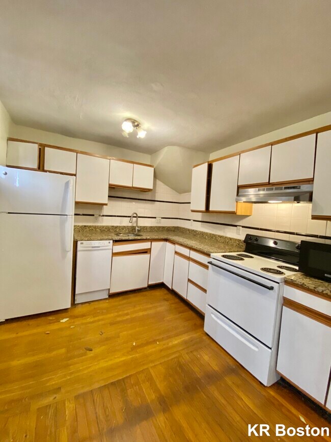 Building Photo - 34 Bradford St