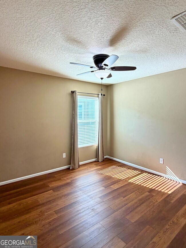 Building Photo - 227 Brooklet Cir