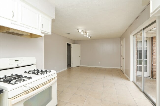 Building Photo - 134 Memory Ln