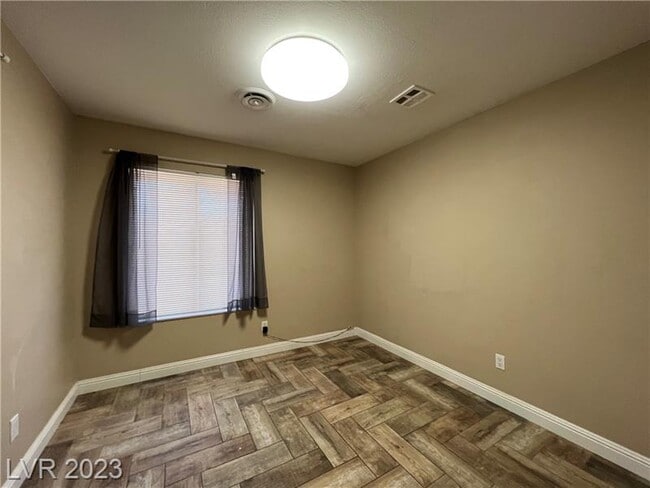 Building Photo - 209 Elm St
