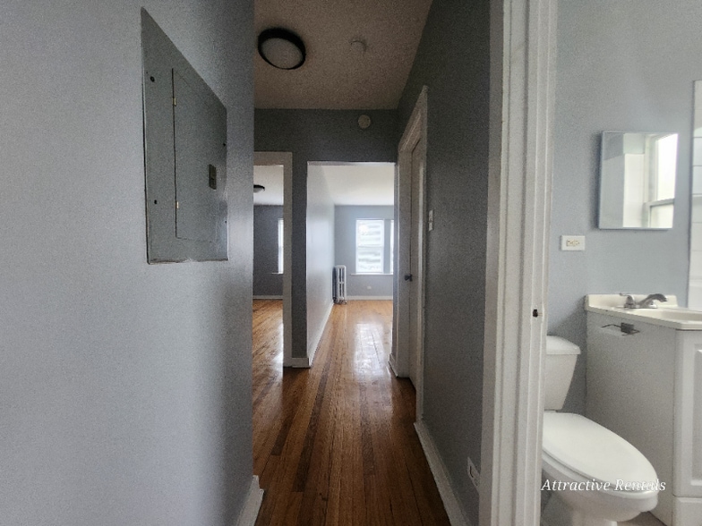 Building Photo - 358 W 74th St