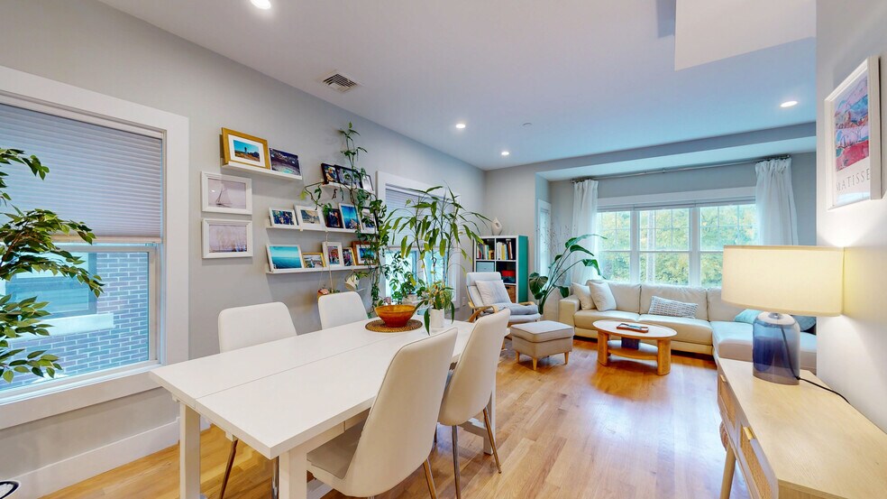 Building Photo - 186 Havre St