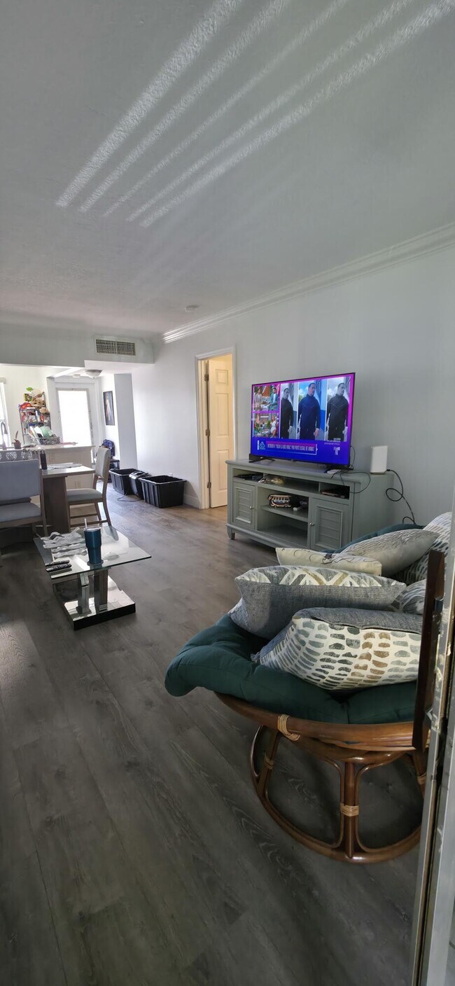 Building Photo - 6091 NW 61st Ave