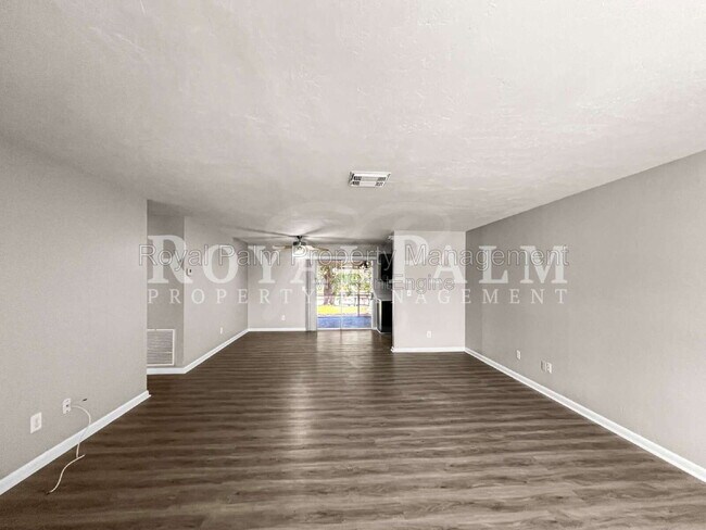 Building Photo - 4511 SE 5th Pl
