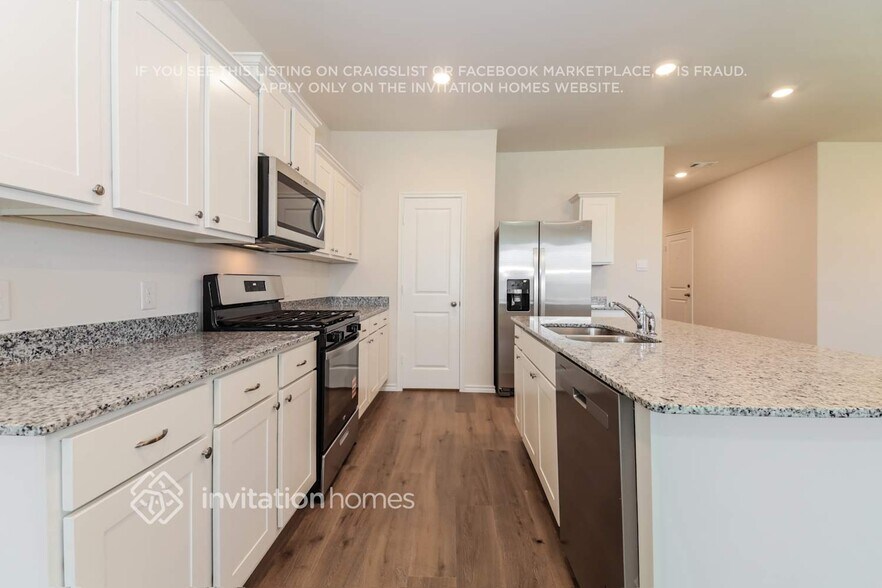 Building Photo - 3928 River Rock Ave