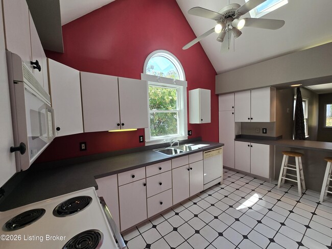 Building Photo - 3932 Kennison Ave