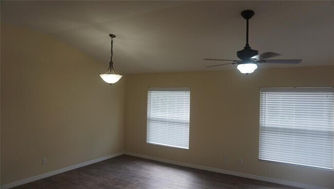 Building Photo - 739 Straw Lake Dr