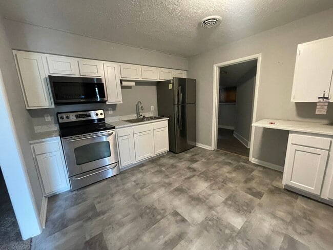 Building Photo - 3 Bed 1 Bath House for rent in Bowling Green, MO