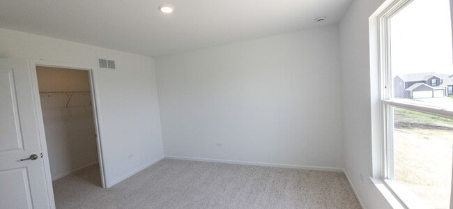 Building Photo - 8487 Redmond St