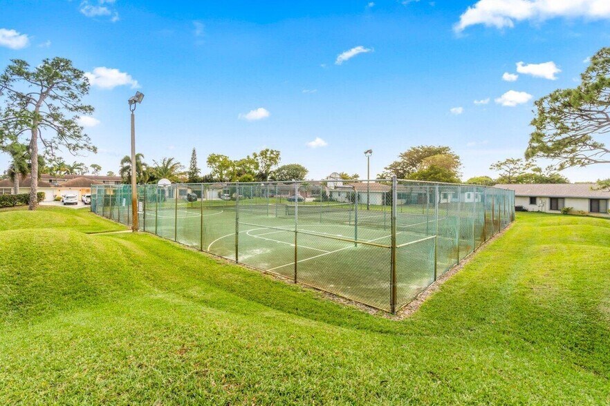 Building Photo - 1620 Granfern Ave