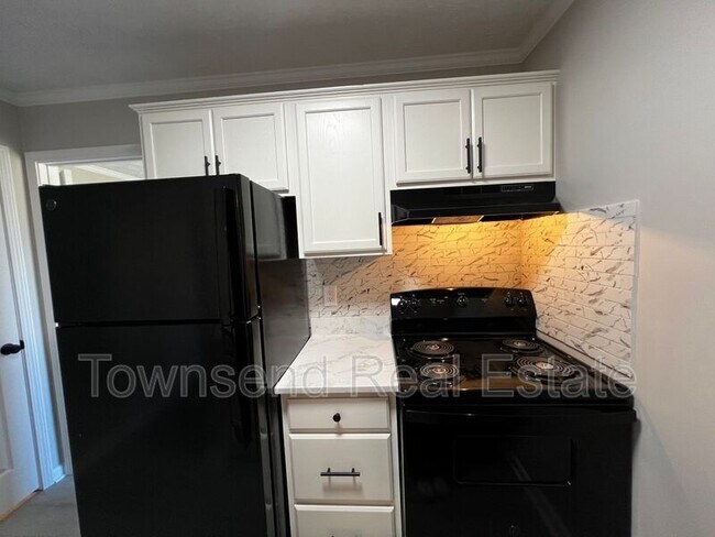 Building Photo - 5850 Century Oaks Dr