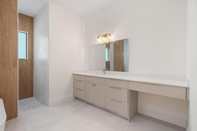 Building Photo - 632 SE Seahouse Dr