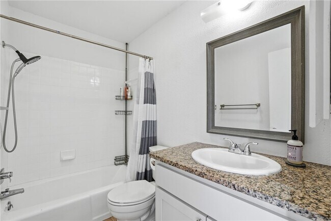 Building Photo - 10 Dogwood Dr