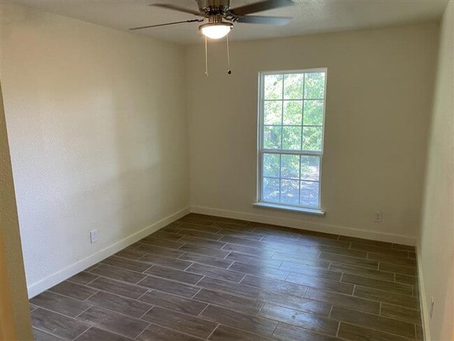 Building Photo - 5514 Little Creek Dr