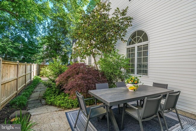 Building Photo - 4817 Chevy Chase Blvd