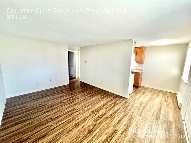 Building Photo - 615 Country Club Rd