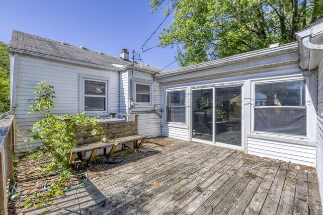 Building Photo - 266 W Goulson Ave