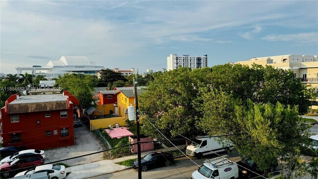 Building Photo - 1530 SW 2nd St