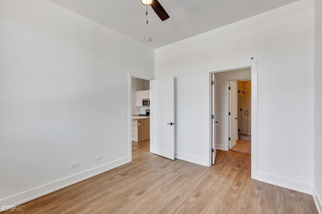 Building Photo - 3312 N Halsted St