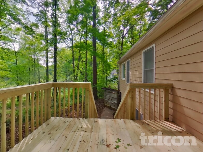 Building Photo - 450 Amsterdam Way