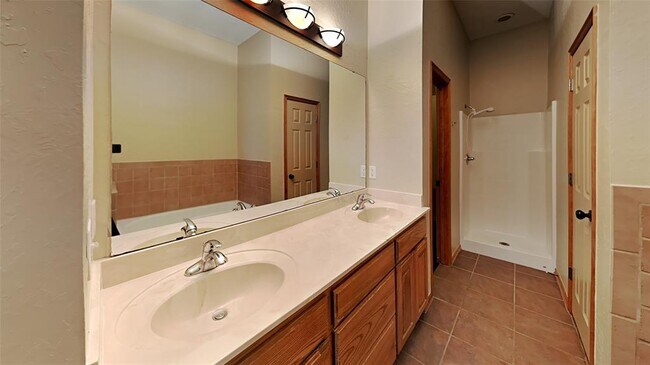 Building Photo - 16409 Stoneview Dr