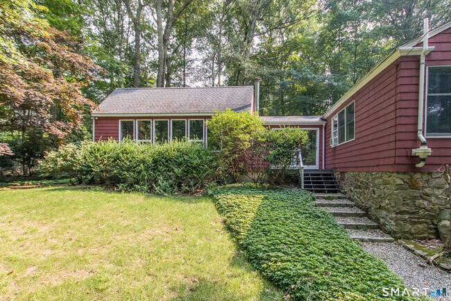 Building Photo - 211 New Canaan Rd