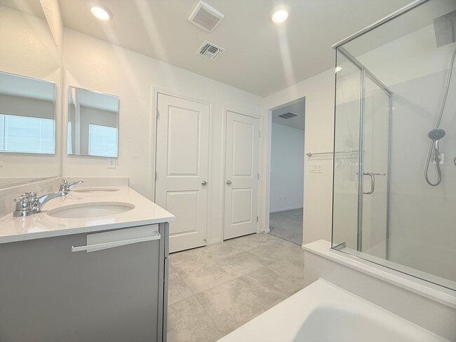 Building Photo - Wonderful upgraded two story single house