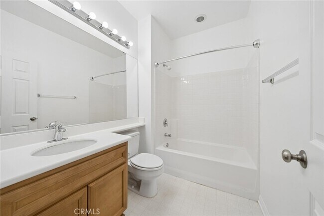 Building Photo - 215 Dewdrop
