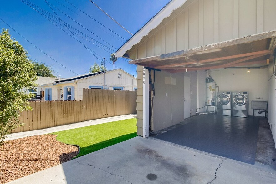Private garage with included washer and dryer - 2646 Violet St