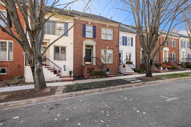 Building Photo - 3 Bed 3.5 Bath - Kentlands Townhouse - 2 C...