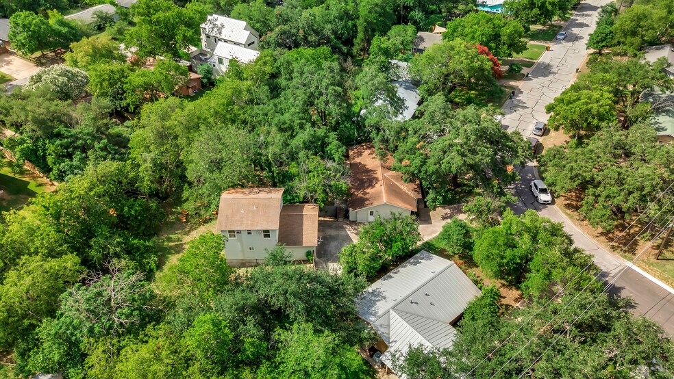 Building Photo - 4603 Lennox Dr