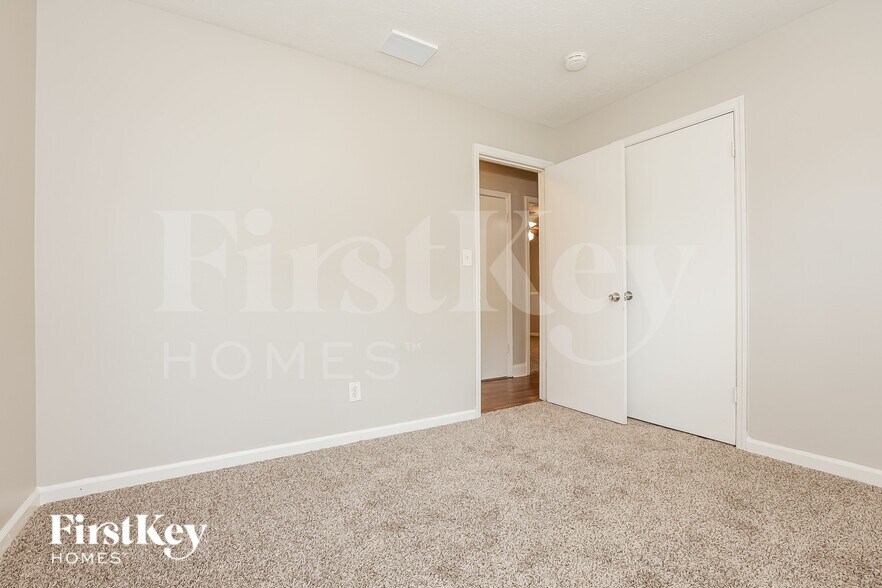 Building Photo - 4971 Oakdale Dr