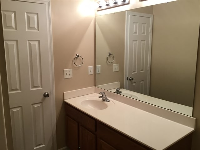 Building Photo - 1635 Swan Dr