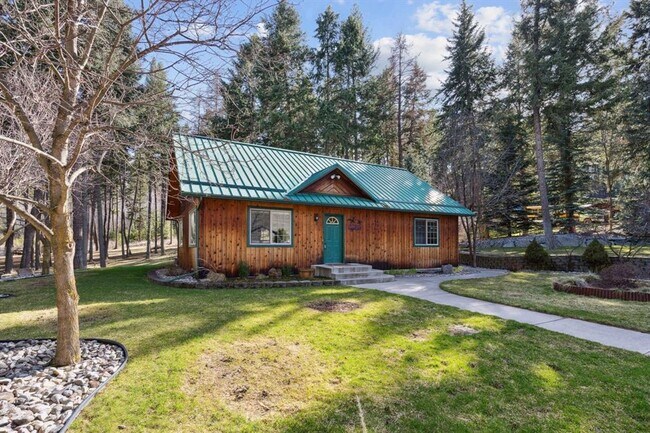 Building Photo - Lolo 4 bedroom, 2 bath, 2,520 Sq. Ft. home...