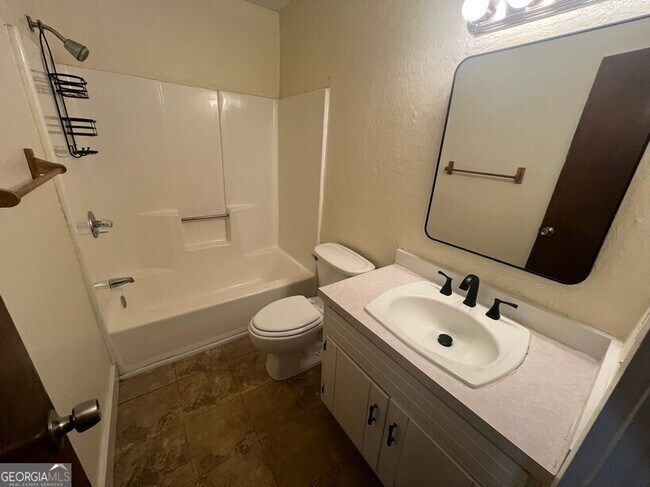 Building Photo - 916 Curry Cir SE