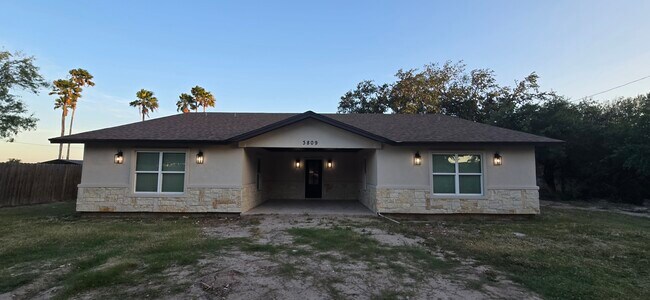 Primary Photo - 3809 Buddy Owens Blvd