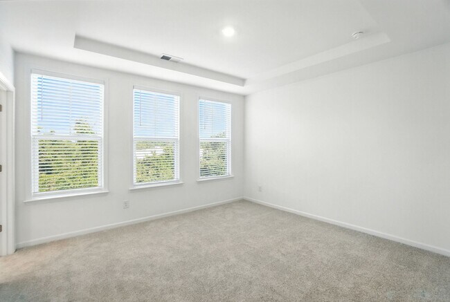 Building Photo - Brand-new three-story townhome in the Univ...