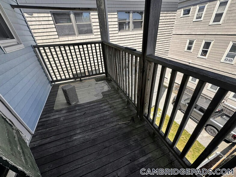 Building Photo - 32 Cedar St