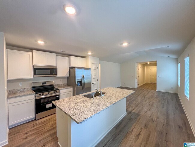 Building Photo - 301 Willoughby Rd