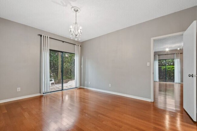 Building Photo - First floor 2/2 condo in Winter Park