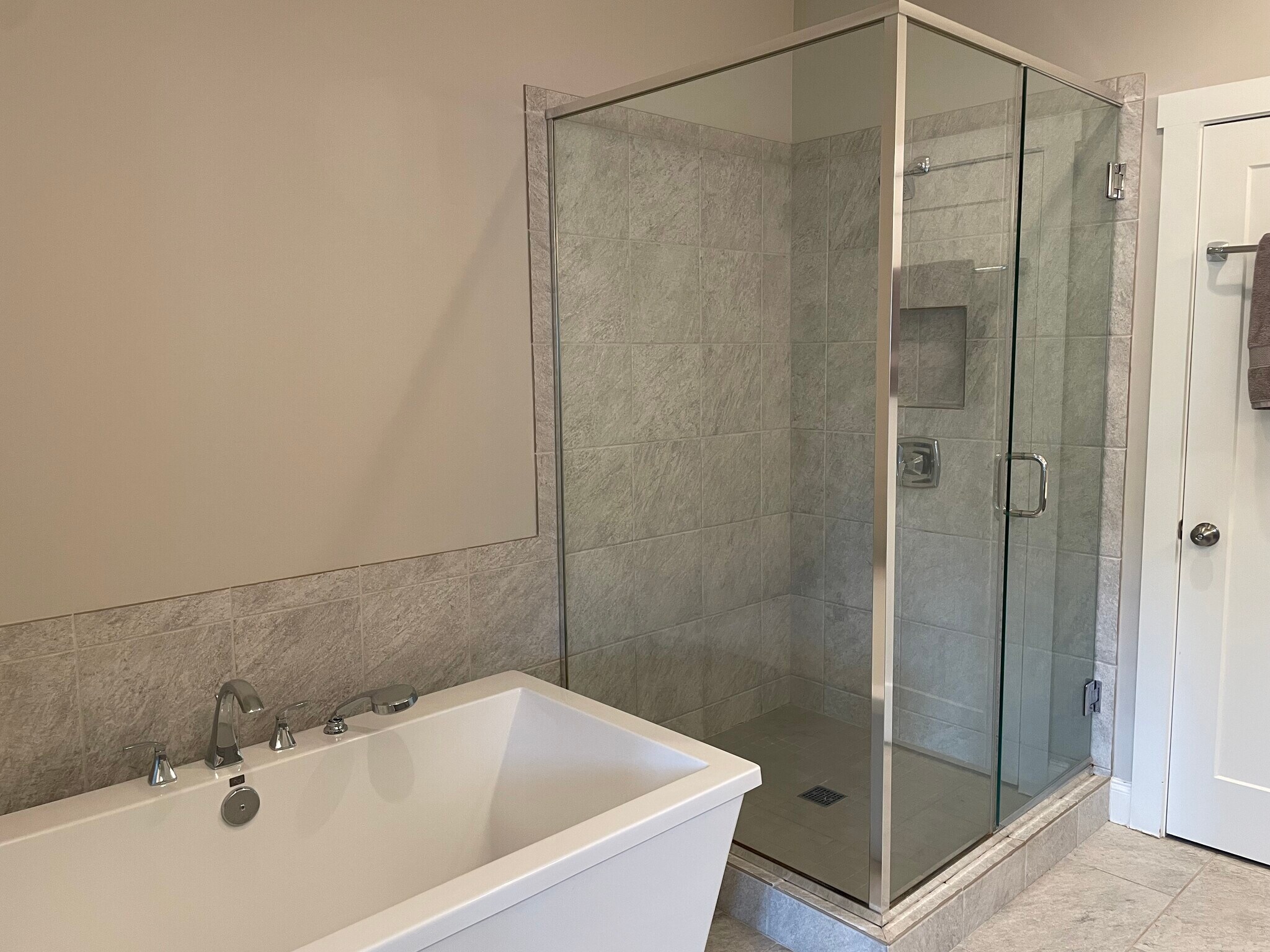 Building Photo - 2425 Gatebury Cir