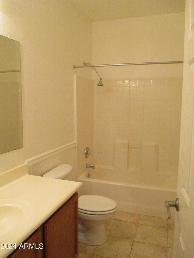 Building Photo - 2633 E Riviera Dr