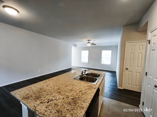 Building Photo - Beautiful 3 Bedroom 2 Bath Home for rent