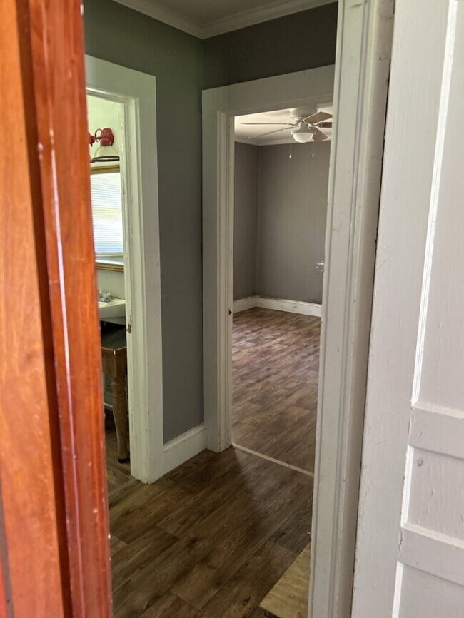 Building Photo - "Charming 3-Bedroom Haven with 2 Full Baths in the Heart of Belton!"