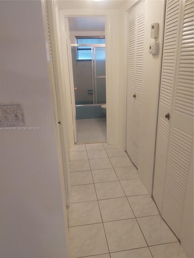 Building Photo - 1300 N 17th Ave