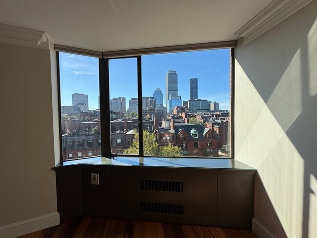 Building Photo - 330 Beacon St