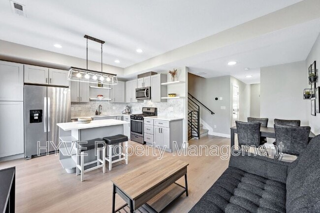 Building Photo - 2869 W Parkside Pl