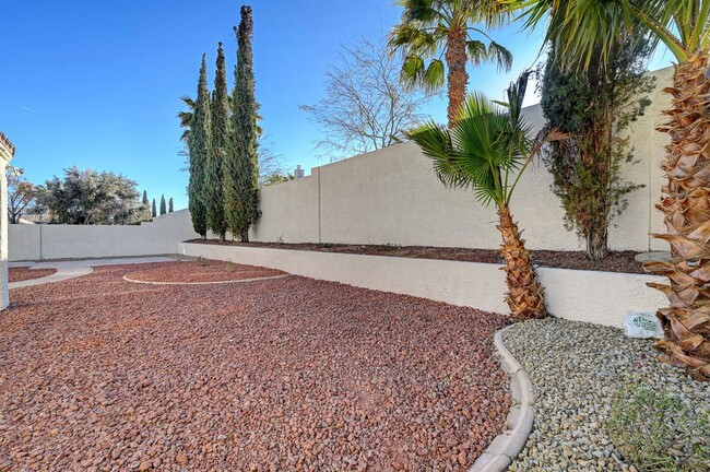 Building Photo - Signature at Peccole Ranch